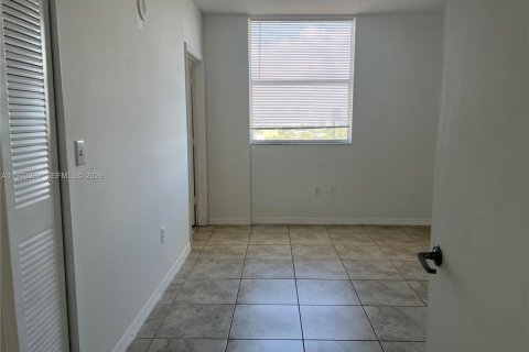 Appartement à louer à Miami, Floride: 2 chambres, 83.33 m2 № 2032650 - photo 8