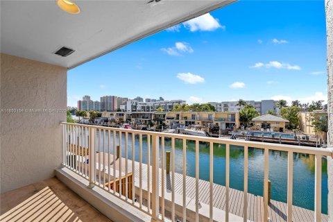 Condominio en venta en North Miami Beach, Florida, 3 dormitorios, 174.66 m2 № 1871601 - foto 15