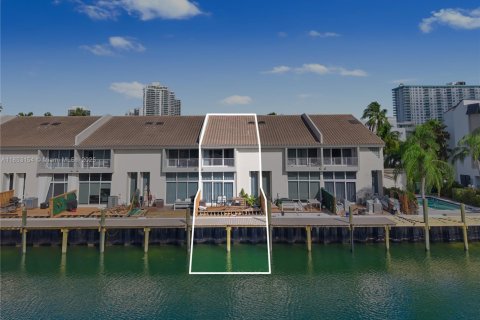 Condominio en venta en North Miami Beach, Florida, 3 dormitorios, 174.66 m2 № 1871601 - foto 26