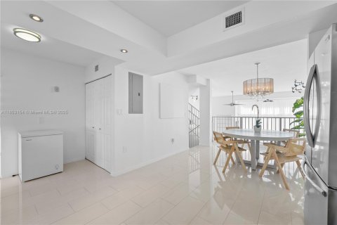 Condominio en venta en North Miami Beach, Florida, 3 dormitorios, 174.66 m2 № 1871601 - foto 6