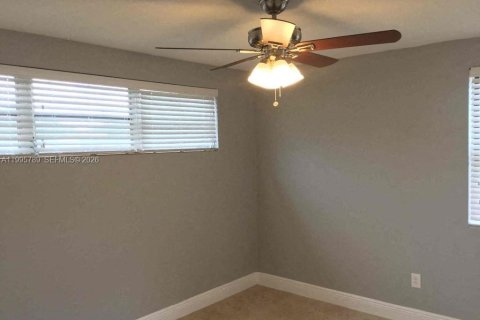 Снять в аренду виллу или дом в Майами-Гарденс, Флорида 3 спальни, 153.2м2, № 2060293 - фото 11