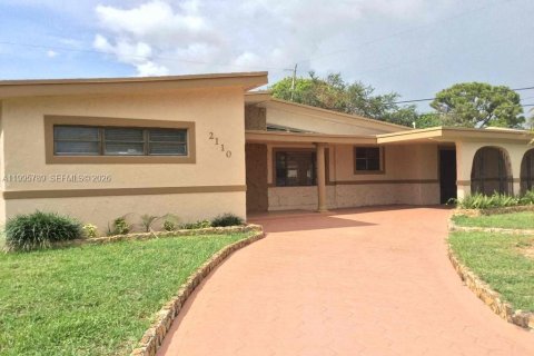 Дом в Майами-Гарденс, Флорида 3 спальни, 153.2м2 № 2060293