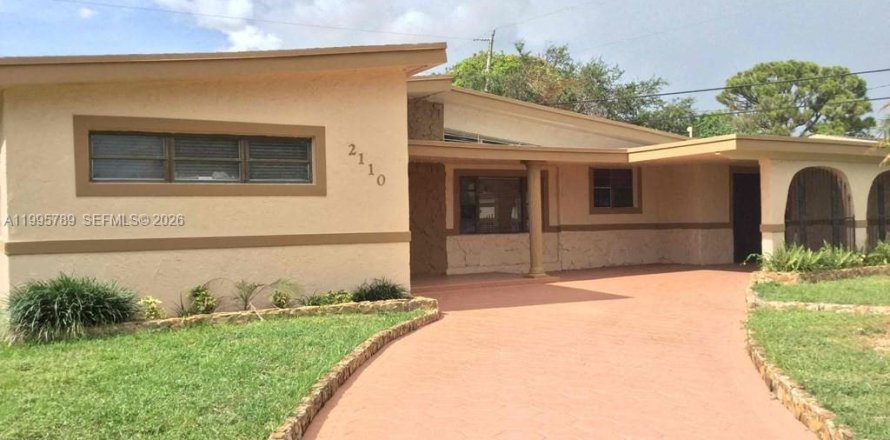 Дом в Майами-Гарденс, Флорида 3 спальни, 153.2м2 № 2060293