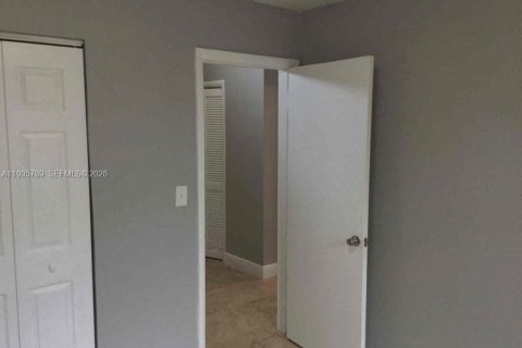 Снять в аренду виллу или дом в Майами-Гарденс, Флорида 3 спальни, 153.2м2, № 2060293 - фото 8