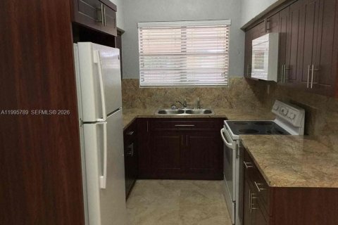 Снять в аренду виллу или дом в Майами-Гарденс, Флорида 3 спальни, 153.2м2, № 2060293 - фото 4