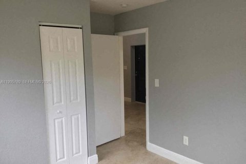 Снять в аренду виллу или дом в Майами-Гарденс, Флорида 3 спальни, 153.2м2, № 2060293 - фото 10