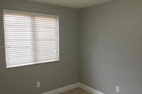 Снять в аренду виллу или дом в Майами-Гарденс, Флорида 3 спальни, 153.2м2, № 2060293 - фото 7