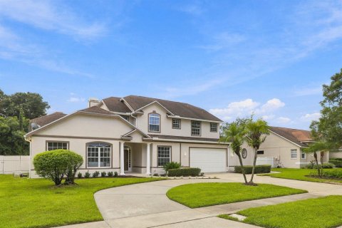 Casa en venta en Orlando, Florida, 6 dormitorios, 451.23 m2 № 2393371 - foto 2