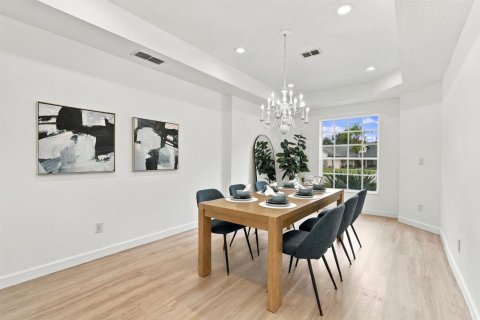 Casa en venta en Orlando, Florida, 6 dormitorios, 451.23 m2 № 2393371 - foto 6