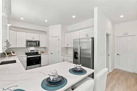 Casa en venta en Orlando, Florida, 6 dormitorios, 451.23 m2 № 2393371 - foto 20