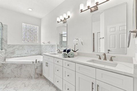 Casa en venta en Orlando, Florida, 6 dormitorios, 451.23 m2 № 2393371 - foto 29