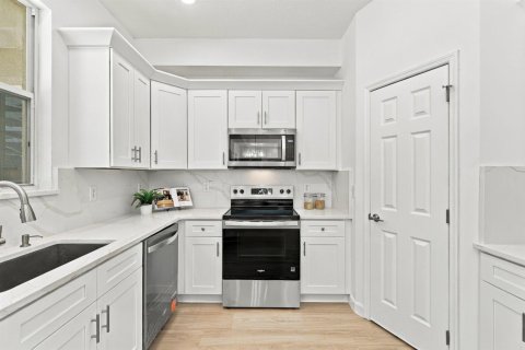 Casa en venta en Orlando, Florida, 6 dormitorios, 451.23 m2 № 2393371 - foto 21