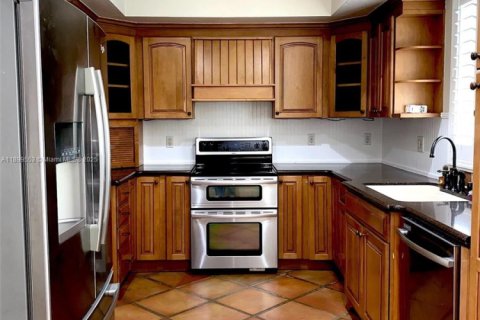 Снять в аренду виллу или дом в Майами-Лейкс, Флорида 4 спальни, 234.39м2, № 1957138 - фото 8