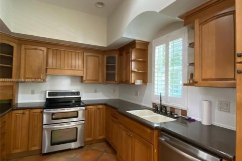 Снять в аренду виллу или дом в Майами-Лейкс, Флорида 4 спальни, 234.39м2, № 1957138 - фото 9