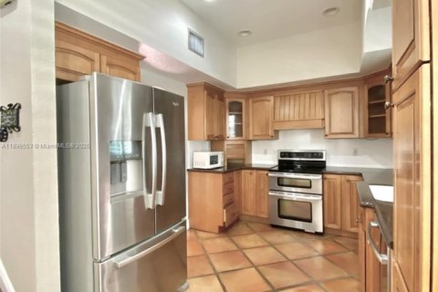 Снять в аренду виллу или дом в Майами-Лейкс, Флорида 4 спальни, 234.39м2, № 1957138 - фото 10