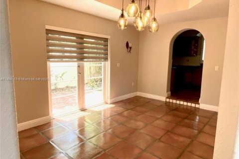 Снять в аренду виллу или дом в Майами-Лейкс, Флорида 4 спальни, 234.39м2, № 1957138 - фото 6