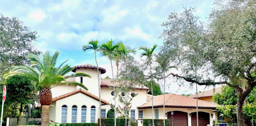 Дом в Майами-Лейкс, Флорида 4 спальни, 234.39м2 № 1957138