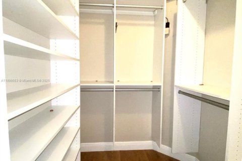 Снять в аренду виллу или дом в Майами-Лейкс, Флорида 4 спальни, 234.39м2, № 1957138 - фото 21