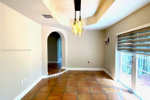 Снять в аренду виллу или дом в Майами-Лейкс, Флорида 4 спальни, 234.39м2, № 1957138 - фото 7