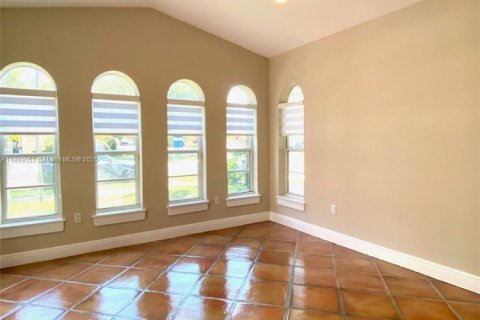 Снять в аренду виллу или дом в Майами-Лейкс, Флорида 4 спальни, 234.39м2, № 1957138 - фото 16