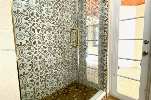 Снять в аренду виллу или дом в Майами-Лейкс, Флорида 4 спальни, 234.39м2, № 1957138 - фото 25