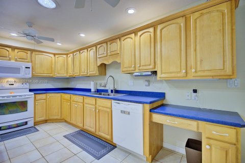 House in Sebring, Florida 3 bedrooms, 171.59 sq.m. № 2046454 - photo 12