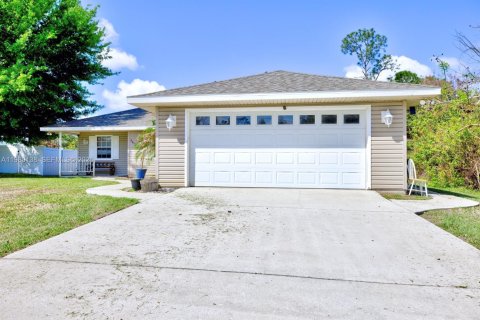 House in Sebring, Florida 3 bedrooms, 171.59 sq.m. № 2046454 - photo 2