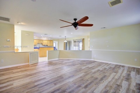 House in Sebring, Florida 3 bedrooms, 171.59 sq.m. № 2046454 - photo 15