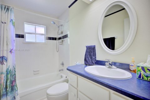 House in Sebring, Florida 3 bedrooms, 171.59 sq.m. № 2046454 - photo 19