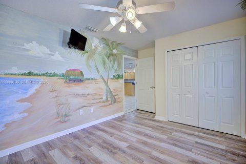 House in Sebring, Florida 3 bedrooms, 171.59 sq.m. № 2046454 - photo 18