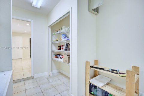 House in Sebring, Florida 3 bedrooms, 171.59 sq.m. № 2046454 - photo 10