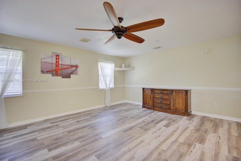 House in Sebring, Florida 3 bedrooms, 171.59 sq.m. № 2046454 - photo 16