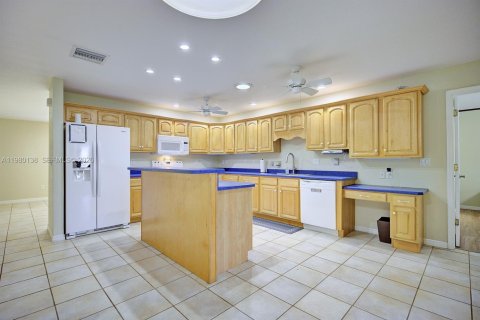 House in Sebring, Florida 3 bedrooms, 171.59 sq.m. № 2046454 - photo 11