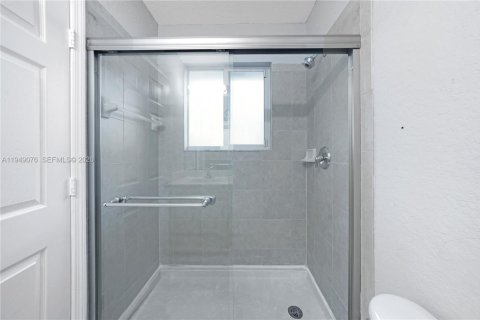 Снять в аренду таунхаус в Ривьера-Бич, Флорида 3 спальни, 116.96м2, № 2004870 - фото 17