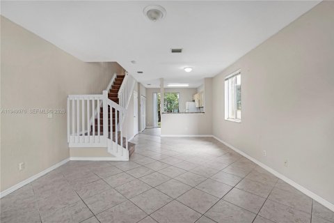 Снять в аренду таунхаус в Ривьера-Бич, Флорида 3 спальни, 116.96м2, № 2004870 - фото 4