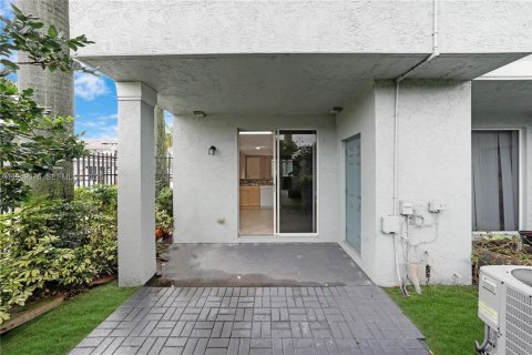 Снять в аренду таунхаус в Ривьера-Бич, Флорида 3 спальни, 116.96м2, № 2004870 - фото 10