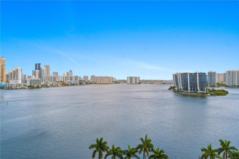 Condo à Aventura, Floride, 2 chambres  № 2060793