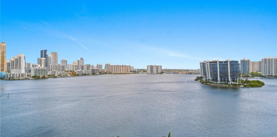 Condo à Aventura, Floride, 2 chambres  № 2060793