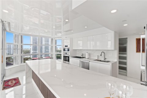 Copropriété à louer à Aventura, Floride: 2 chambres, 126.44 m2 № 2060793 - photo 10