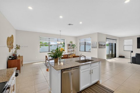 Casa en venta en Miami, Florida, 4 dormitorios, 237.46 m2 № 1924281 - foto 19