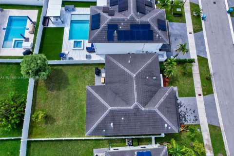 Casa en venta en Miami, Florida, 4 dormitorios, 237.46 m2 № 1924281 - foto 3