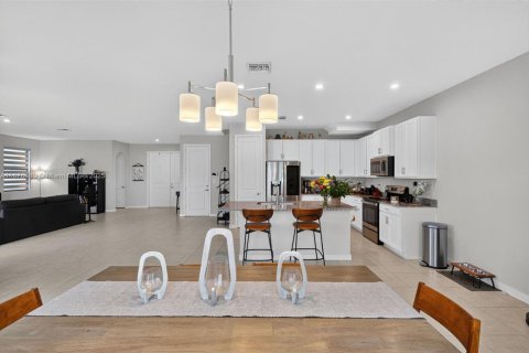 Casa en venta en Miami, Florida, 4 dormitorios, 237.46 m2 № 1924281 - foto 15