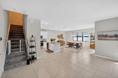 Casa en venta en Miami, Florida, 4 dormitorios, 237.46 m2 № 1924281 - foto 6