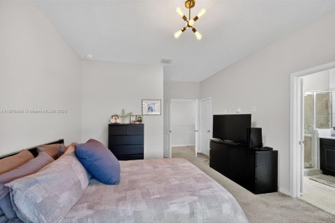 Casa en venta en Miami, Florida, 4 dormitorios, 237.46 m2 № 1924281 - foto 27