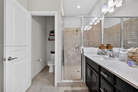 Casa en venta en Miami, Florida, 4 dormitorios, 237.46 m2 № 1924281 - foto 29