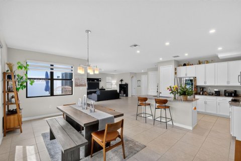 Casa en venta en Miami, Florida, 4 dormitorios, 237.46 m2 № 1924281 - foto 13