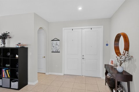 Casa en venta en Miami, Florida, 4 dormitorios, 237.46 m2 № 1924281 - foto 5