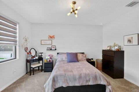 Casa en venta en Miami, Florida, 4 dormitorios, 237.46 m2 № 1924281 - foto 26