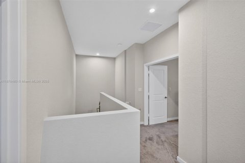 Casa en venta en Miami, Florida, 4 dormitorios, 237.46 m2 № 1924281 - foto 22