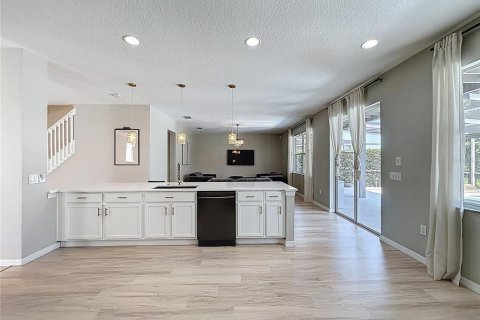 House in Davenport, Florida 5 bedrooms, 299.24 sq.m. № 1757173 - photo 7